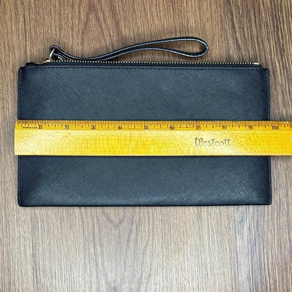 🔥🔥🔥Michael Kors Black Clutch with Gold Accents🔥🔥🔥